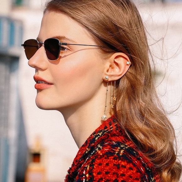 Fashion earring - Picture 1 of 8